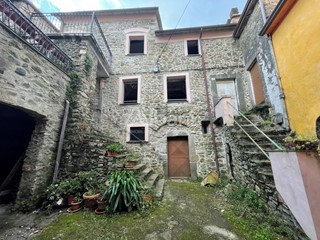 Casa Semi Indipendente in Vendita a Bolano, zona Montebello Di Mezzo, 35'000&euro;, 65 m²