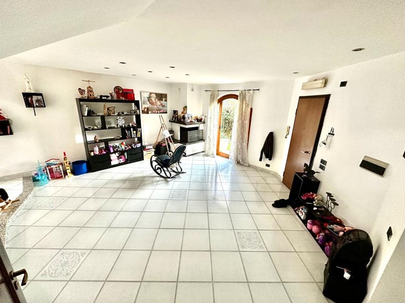 Villetta a schiera in Affitto a Guidonia Montecelio, zona PARCO AZZURRO, 1'200€, 174 m²