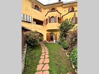 Villetta a schiera in Affitto a Guidonia Montecelio, zona COLLEVERDE SECONDO, 270'000€, 170 m²