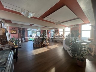 Immobile commerciale in Affitto a Capannori, zona Guamo, 2'500€, 175 m²