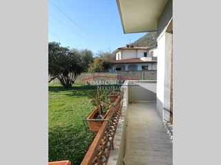 Villa bifamiliare in Vendita a Carrara, zona Sant'Antonio, 340'000€, 150 m², con Box
