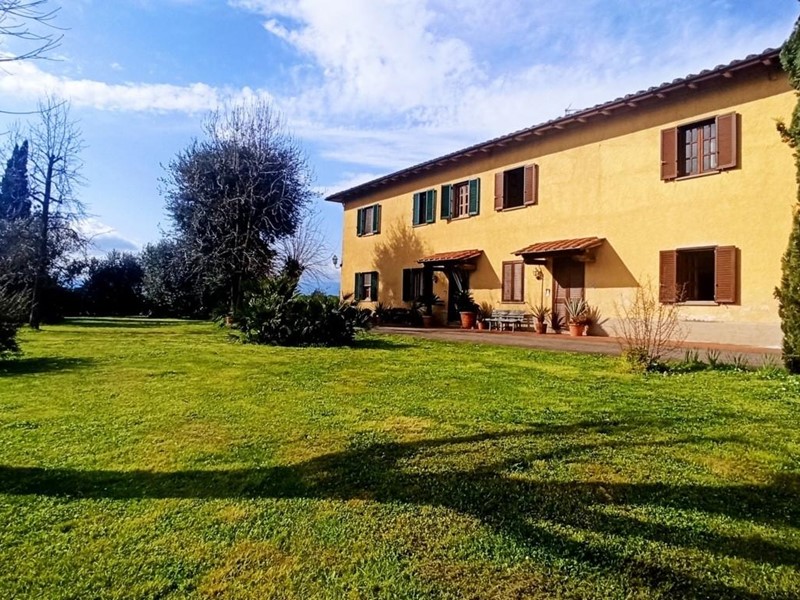 Casale in Vendita a Quarrata, 920'000&euro;, 600 m²