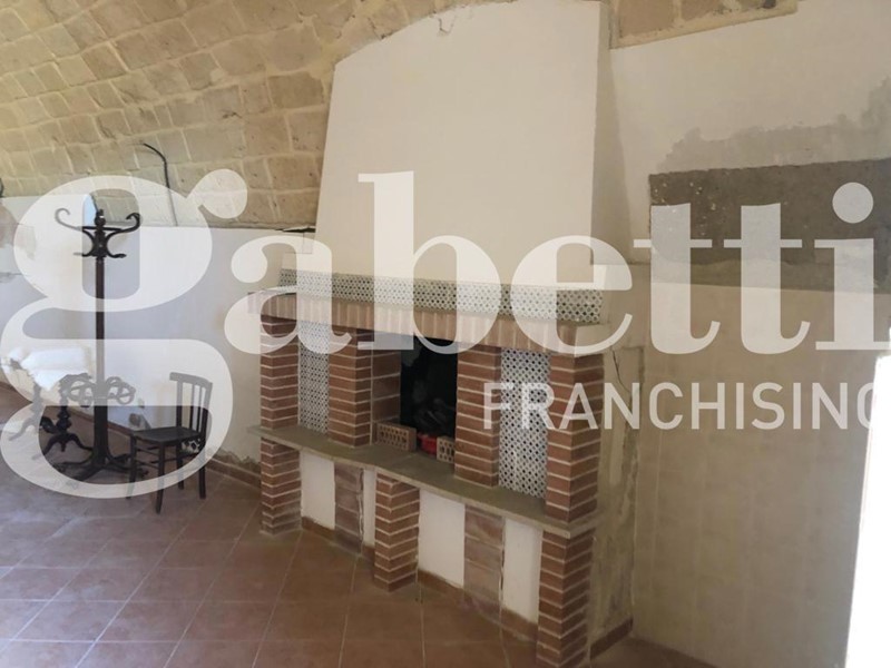 Casale in Vendita a Canosa di Puglia, 23'000€, 60 m²
