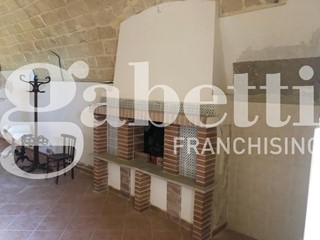 Casale in Vendita a Canosa di Puglia, 23'000€, 60 m²