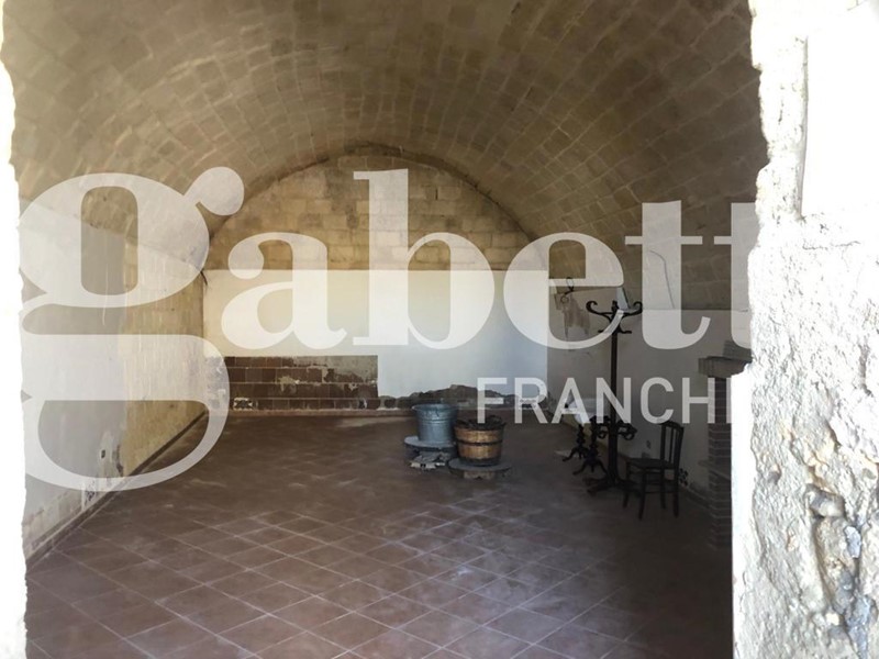 Casale in Vendita a Canosa di Puglia, 23'000€, 60 m²