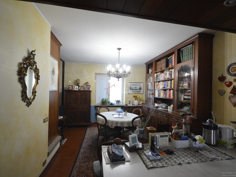 Casa Indipendente in Vendita a Borgomanero, 600'000€, 300 m²