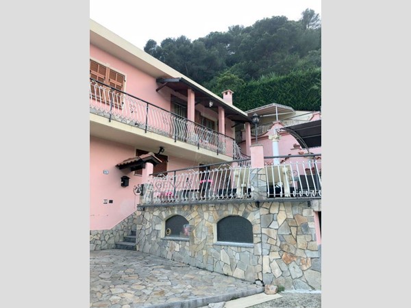 Casa Indipendente in Vendita a Ventimiglia, zona Gallardi, 750'000€, 210 m²
