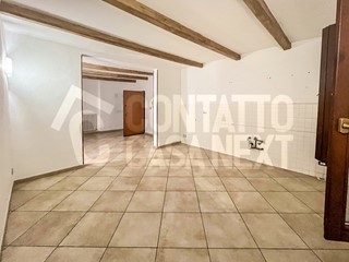 Trilocale in Vendita a Monte Roberto, zona Pianello Vallesina, 85'000€, 93 m²