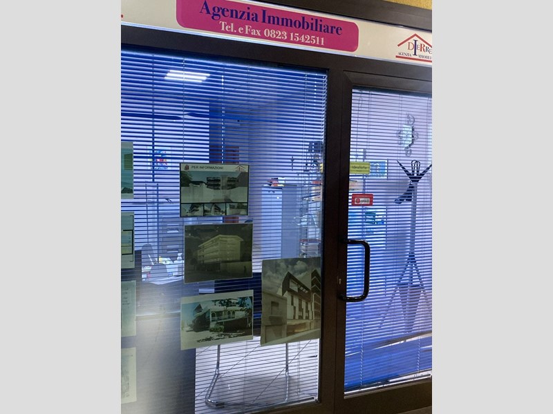 Negozio in Vendita a San Prisco, zona centro, 80'000€, 40 m²