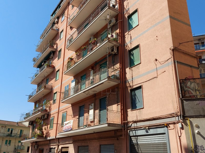 Trilocale in Vendita a Salerno, zona Via F. La Francesca , 195'000&euro;, 90 m²