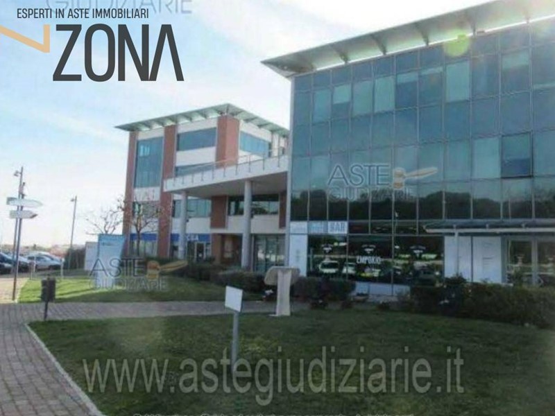 Ufficio in Vendita a Spoltore, zona Villa Raspa, 200'241€, 173 m²