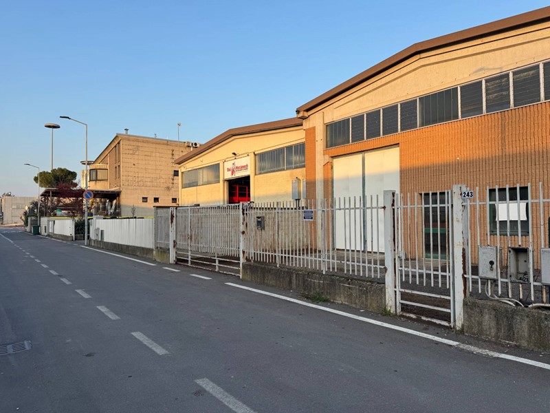Capannone in Vendita a Isso, 145'000€, 395 m²
