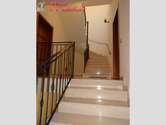 Ufficio in Affitto a Bibbiena, 400€, 76 m²