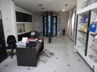 Immobile commerciale in Vendita a Pontedera, 150'000€, 145 m²