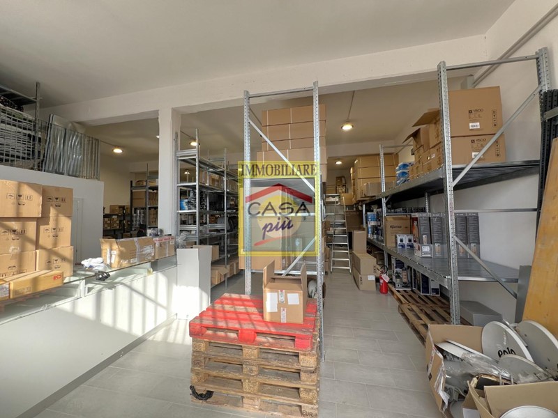 Capannone in Vendita a Vicopisano, zona San Giovanni Alla Vena, 118'000€, 160 m²