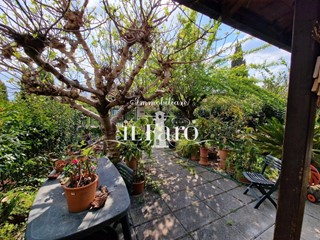 Villetta a schiera in Vendita a Campi Bisenzio, 500'000€, 350 m²