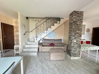 Appartamento in Vendita a Fosdinovo, zona Caniparola, 165'000€, 104 m², arredato