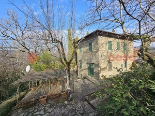 Villa in Vendita a Chitignano, 300'000€, 255 m², arredato