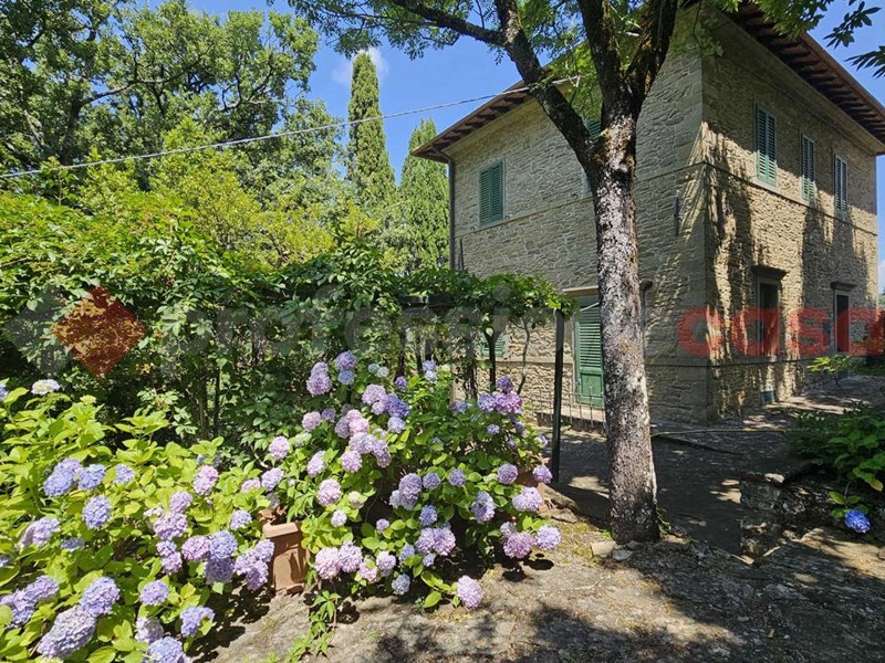 Villa in Vendita a Chitignano, 300'000€, 255 m², arredato