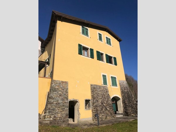 Appartamento in Vendita a Sesta Godano, 75'000€, 100 m², con Box