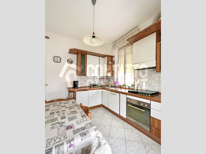 Trilocale in Vendita a Jesi, zona ZONA 4A, 120'000€, 96 m², con Box