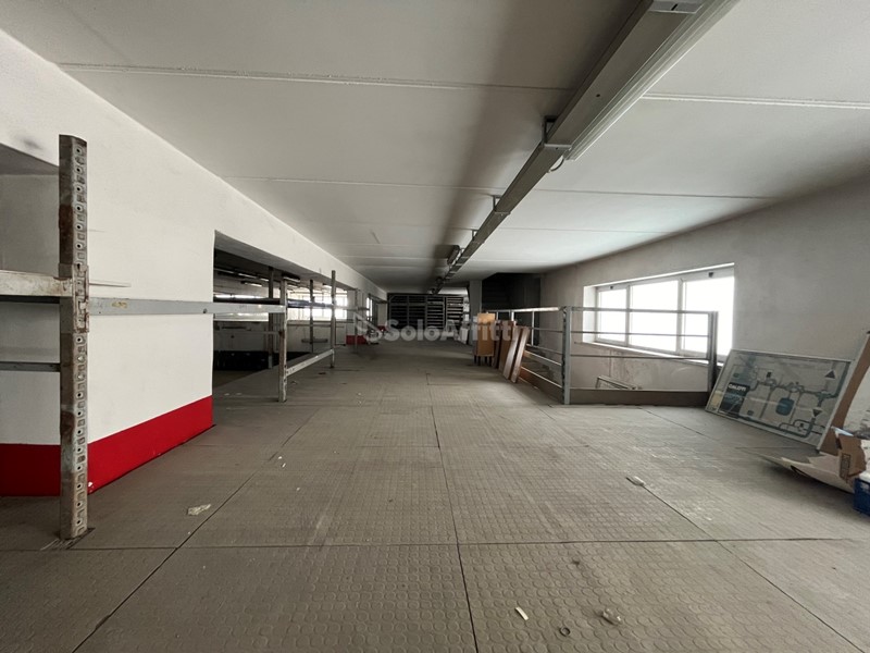 Magazzino in Affitto a Catanzaro, zona Catanzaro Sud, 3'900&euro;, 1280 m²