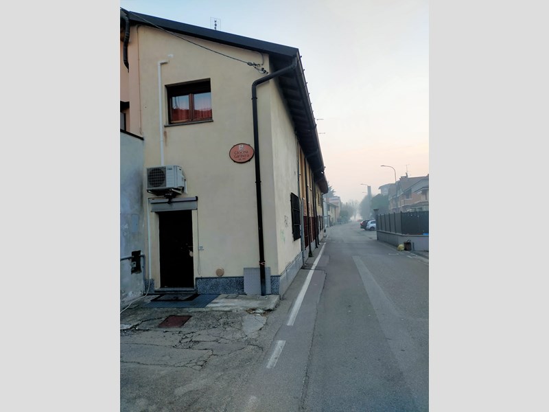 Casa Semi Indipendente in Vendita a Bollate, zona Madonna in Campagna, 120'000€, 50 m²