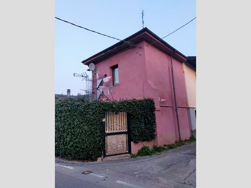Casa Semi Indipendente in Vendita a Bollate, 140'000€, 50 m², arredato
