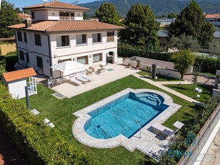 Villa in Affitto a Forte dei Marmi, 140'000€, 250 m², arredato, con Box