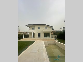 Villa in Affitto a Pietrasanta, zona Marina di Pietrasanta, 50'000€, 200 m², arredato