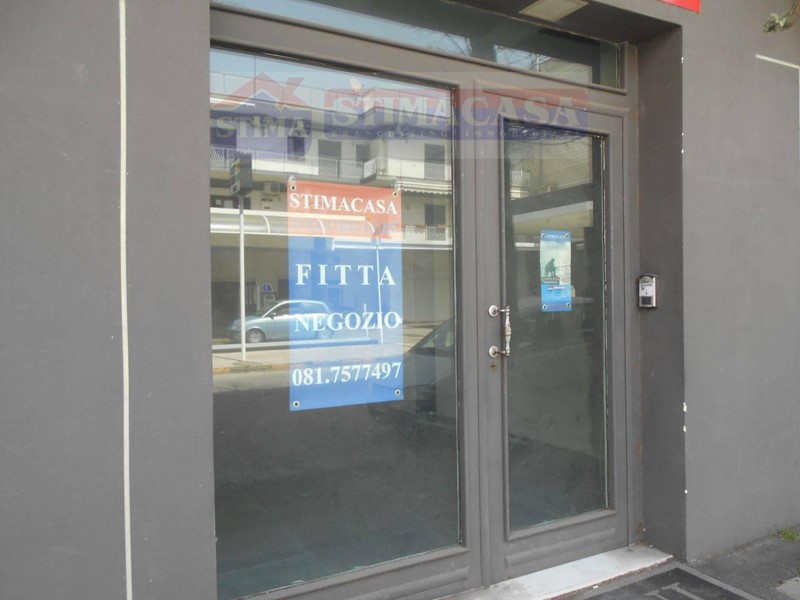 Negozio in Affitto a Afragola, 2'500€, 230 m²