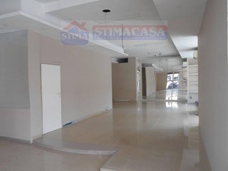 Negozio in Affitto a Afragola, 1'350€, 130 m²