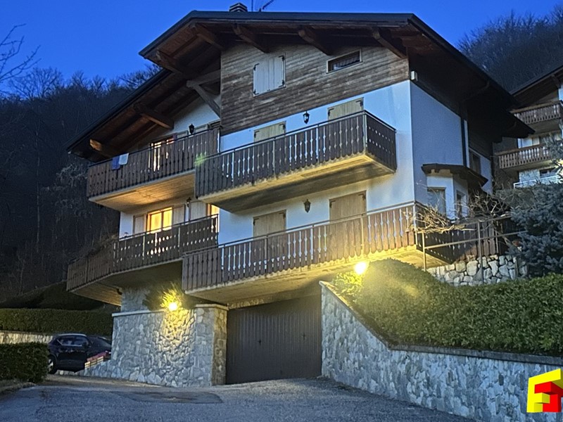 Villa in Vendita a Moggio, 280'000€, 234 m²