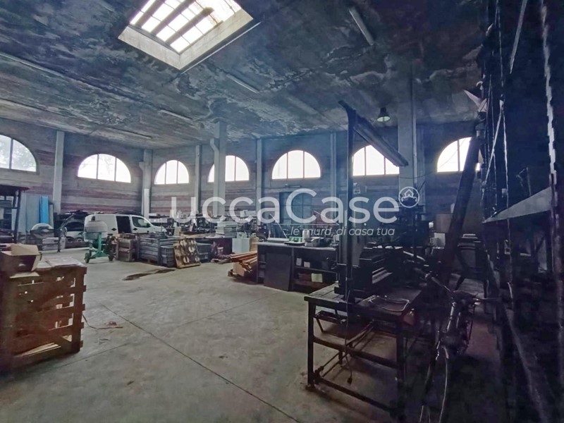Capannone in Vendita a Lucca, zona Monte San Quirico, 650'000€, 1170 m²