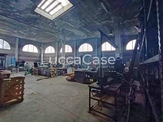 Capannone in Vendita a Lucca, zona Monte San Quirico, 650'000€, 1170 m²