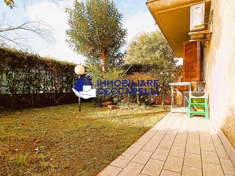 Trilocale in Vendita a Massa, zona Marina di Massa, 370'000€, 70 m², arredato, con Box