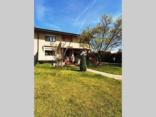 Villa bifamiliare in Vendita a Montegrotto Terme, 395'000€, 260 m²