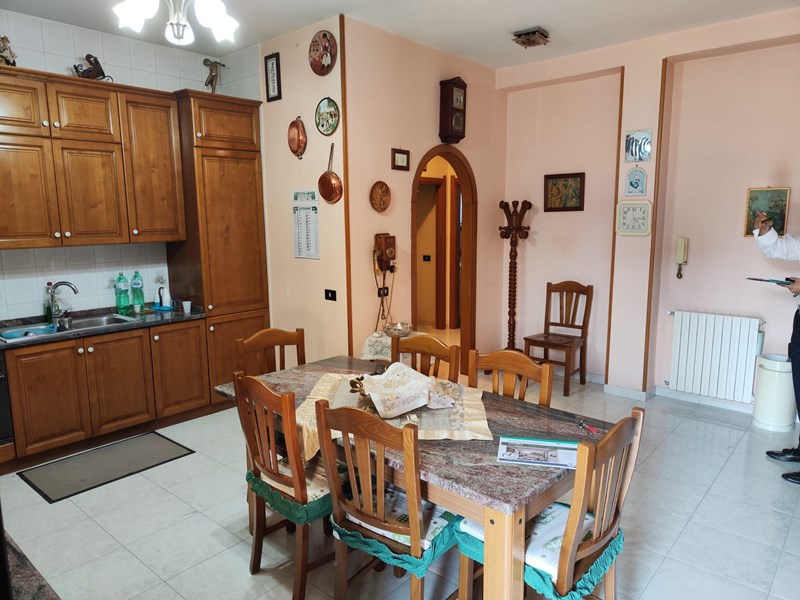 Trilocale in Vendita a Napoli, zona Capodichino , 120'000€, 80 m², arredato