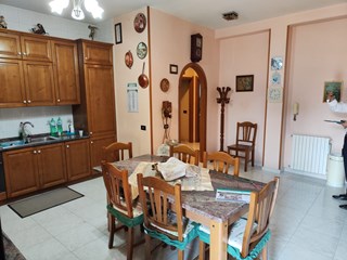 Trilocale in Vendita a Napoli, zona Capodichino , 120'000€, 80 m², arredato