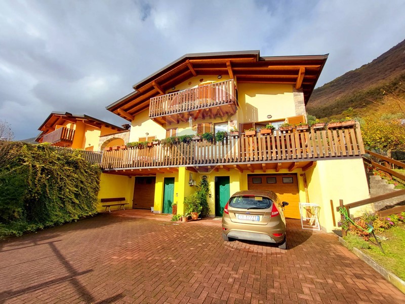 Casa Indipendente in Vendita a Ranzanico, 390'000€, 280 m²