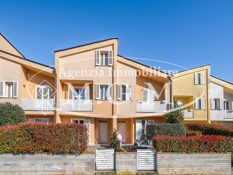 Villetta a schiera in Vendita a Buti, zona Cascine, 289'000€, 190 m², con Box