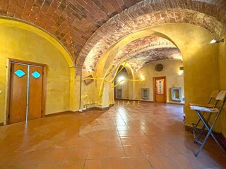 Immobile commerciale in Vendita a Bibbona, 167'000€, 169 m²