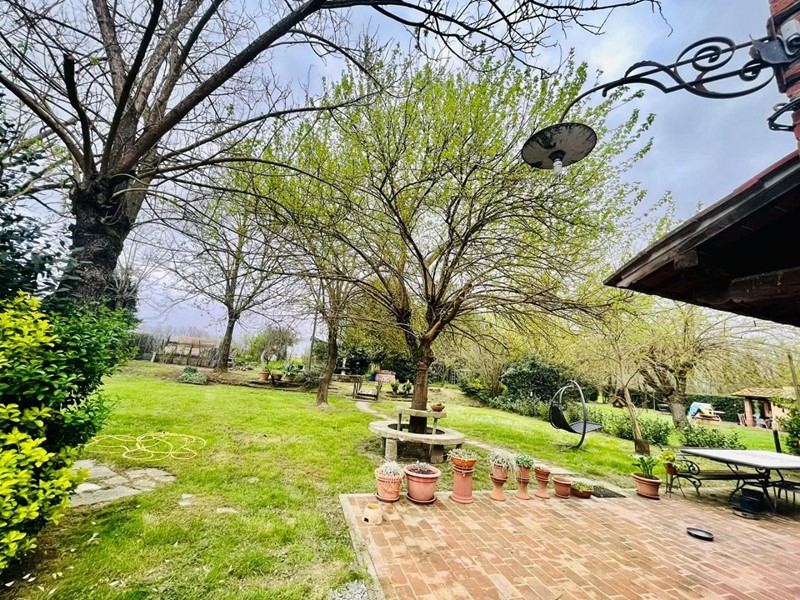 Villa bifamiliare in Vendita a Castelfranco di Sotto, zona Villa Campanile, 311'000€, 240 m², con Box