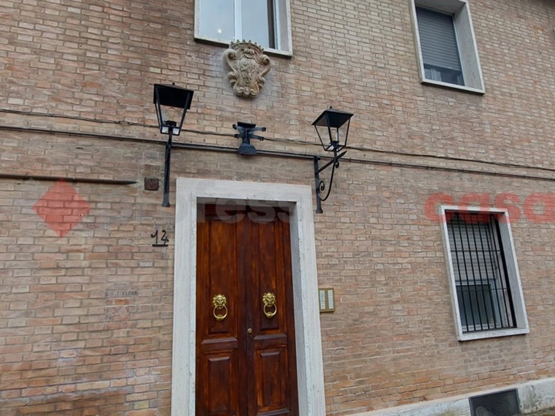 Attività commerciale in Affitto a Siena, 550€, 500 m²