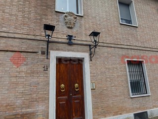 Attività commerciale in Affitto a Siena, 550&euro;, 500 m²