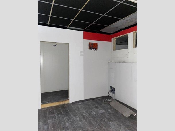 Immobile commerciale in Vendita a Latisana, 491'000€, 697 m²