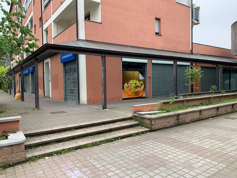 Immobile commerciale in Vendita a Pieve Emanuele, 550'000€, 1009 m², con Box