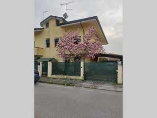 Villetta a schiera in Vendita a Papozze, 120'000&euro;, 120 m²