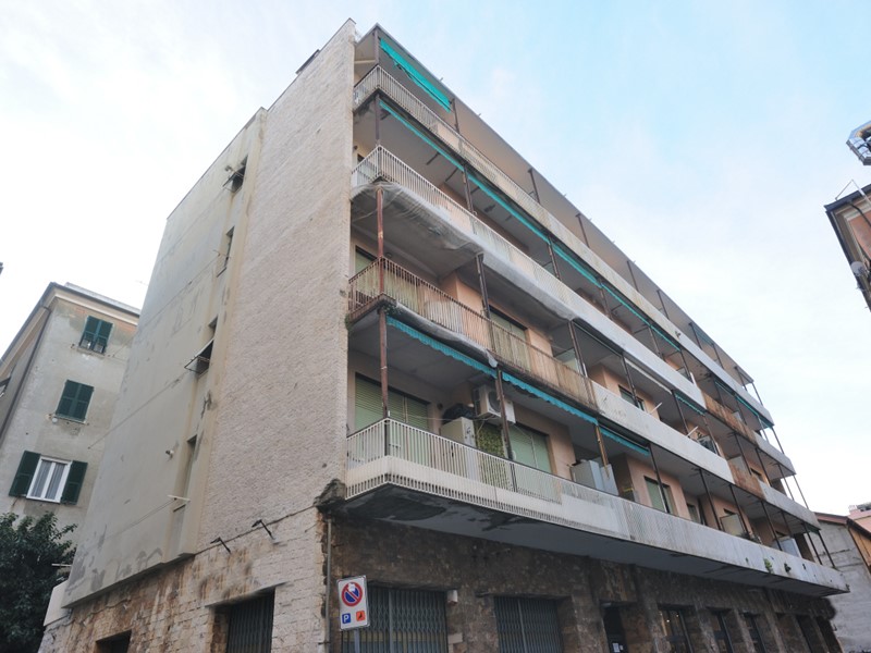 Quadrilocale in Vendita a Genova, zona Sestri Ponente, 84'000€, 67 m²