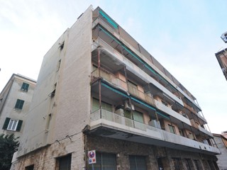 Quadrilocale in Vendita a Genova, zona Sestri Ponente, 84'000€, 67 m²